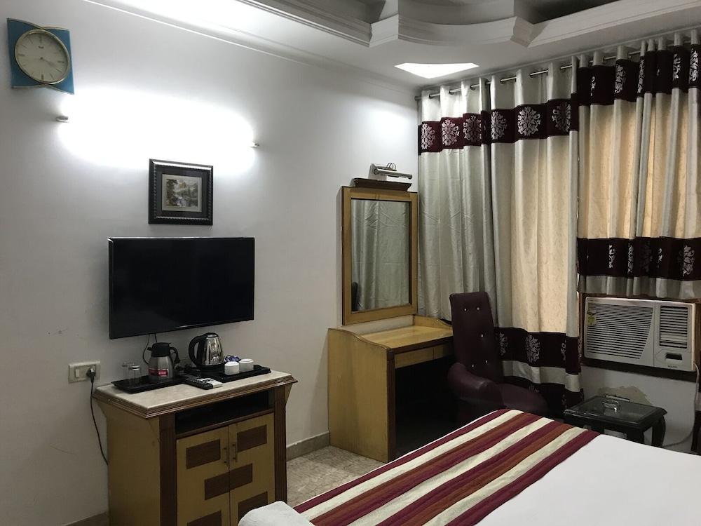 Tjs Royal Hotel Delhi  Dış mekan fotoğraf